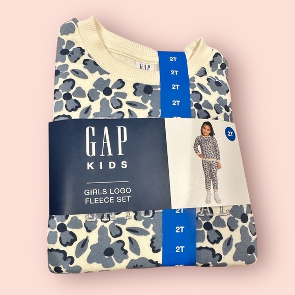 Girls Logo Fleece Set. Size 2T - Picture 1 of 7